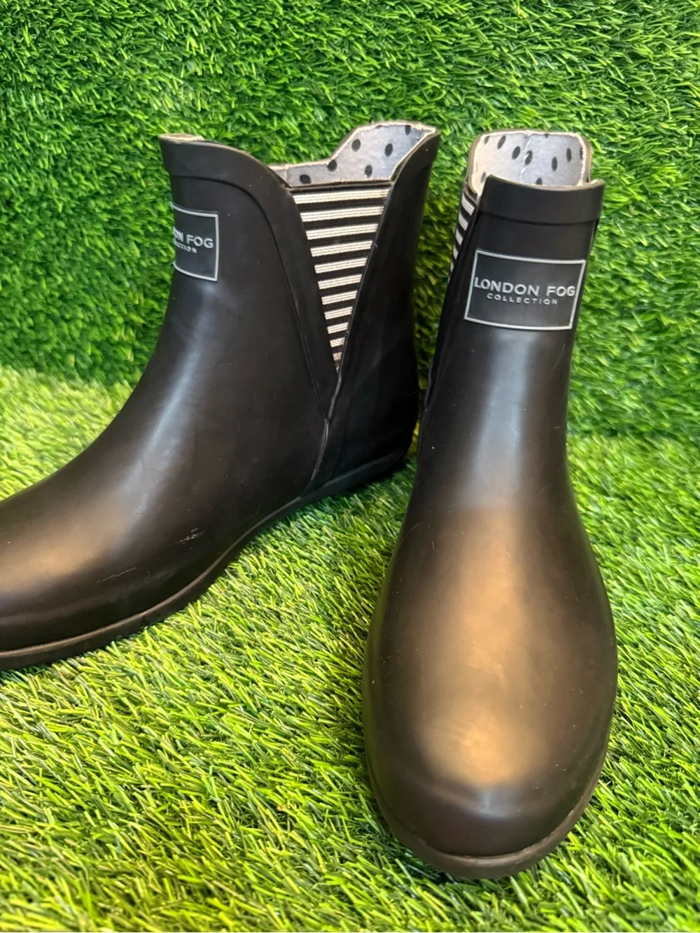 London Fog women’s Black Short pull on  Rain Boots size 9